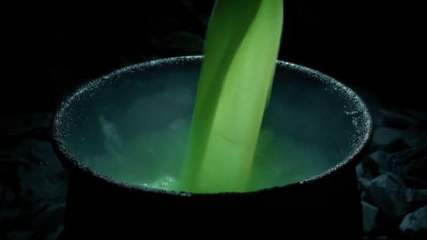 Green Potion Poured Goblet Starts Bubbling Smoking — Stock Video