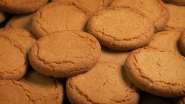Ginger Bisküvileri Tabağı Yavaşça Dönüyor