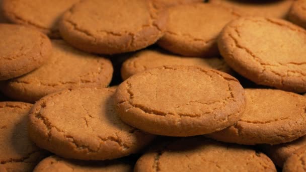 Persona Toma Una Galleta Jengibre — Vídeo de stock