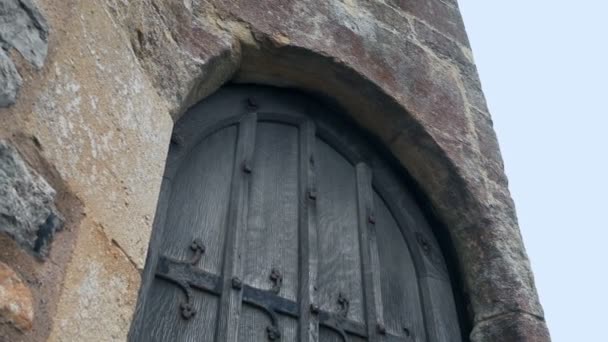 Old Building Door Low Angle Shot — Stock video