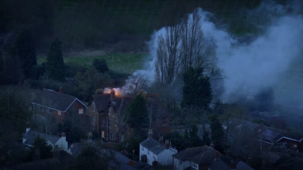 House Fire Billows Smoke Dalam Bahasa Inggris — Stok Video
