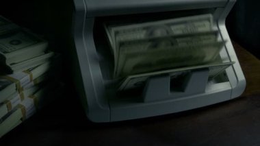 Adam Tezgahtan Para Aldı