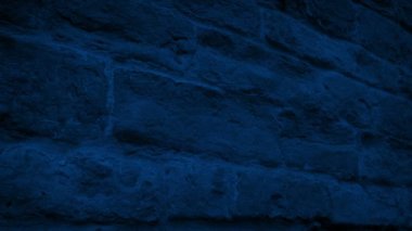 Gecenin geç saatlerinde Eski Taş Duvarı geçiyoruz.