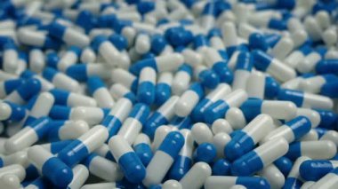 COVID-19 İlaç Kapsülleri Yığına Dökülüyor