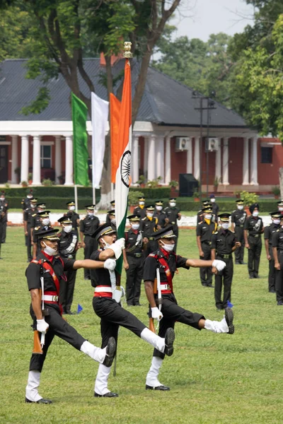 Dehradun Uttarakhand Indie Sierpnia 2020 Ima Rozdaje Kadetów Paradujących Flagami — Zdjęcie stockowe