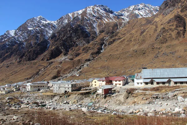 Uttarkashi, Uttarakhand / India - 17 Haziran 2013: Uttarakhand, Hindistan 'da Kedarnath Felaketi 2013 sırasında çökmüş evler. Yaşam ve mülkte ağır kayıplara yol açtı.
