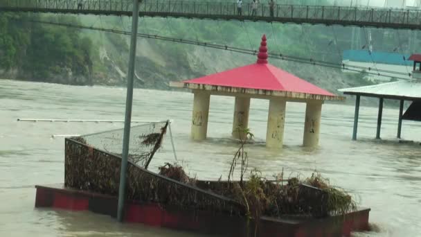 Ganges Řeka Procházející Uttarakhand Krásné Vesnice Plnou Houpačka Důsledku Silných — Stock video