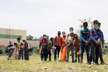 Dehradun, Uttarakhand / Hindistan - Eylül 06 2020: Corona salgınından dolayı farklı eyaletlerden gelen göçmenler.