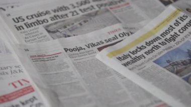 Dehradun, Uttarakhand / Hindistan - 11 Mart 2020: Coronavirus COVID-19 Hindistan Gazetesi Haber Başlığı