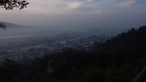 Timelapse Holy River Ganga Flowing Front Mountains Bridge Shot Sunriset — Stock Video