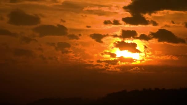 Nuvens Lapso Tempo Rolando Nuvem Inchada Estão Movendo Floresta Fundo — Vídeo de Stock