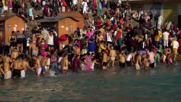 Vista Har Pauri Haridwar Uttarakhand Índia Peregrinos Realizando Rituais Hindus — Vídeo de Stock