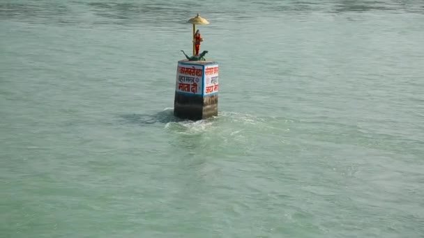 Static Shot Hindu Goddess Statue Holy River Ganga Ganges Flowing — Stock Video