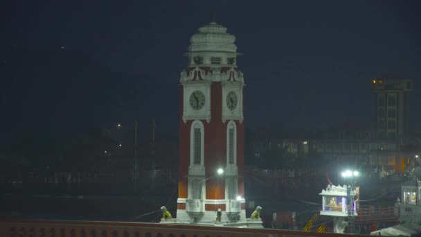 Statyczne Ujęcie Wieży Zegarowej Har Pauri Haridwar Uttarakhand Indie Rzeka — Wideo stockowe