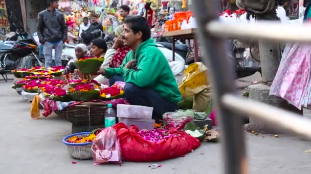 Tiros Vendedores Locais Haridwar Uttarakhand Índia Vendendo Material Adoração Para — Vídeo de Stock