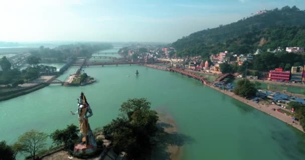 Luftaufnahme Der Stadt Haridwar Die Große Statue Des Hindugottes Shiva — Stockvideo