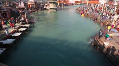 Har Ki Pauri, Haridwar, Uttarakhand, Hindistan. Har Ki Pauri, Hindistan 'ın Uttarakhand eyaletinin Haridwar kentinde yer alan Ganj nehri kıyısında yer alan ünlü bir ghat..