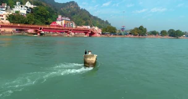 Haridwar Güzel Manzarası Uttarakhand Hindistan Mavi Gökyüzü Dağlık Ganga Nehri — Stok video