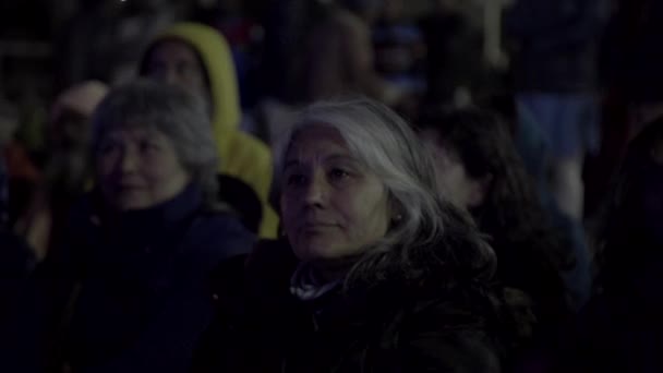 Ξένοι Στο Gangotri Dham Ναός Uttarakhand Ινδία Απολαμβάνοντας Ganga Aarti — Αρχείο Βίντεο