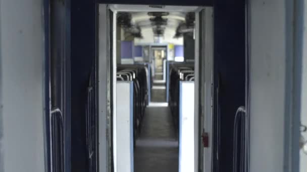 Hermosa vista privilegiada del ferrocarril indio, India ocupa el tercer lugar en la red ferroviaria más grande del mundo. — Vídeos de Stock