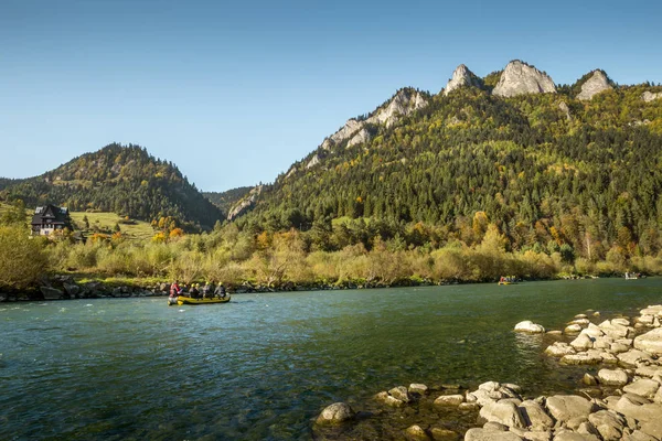Rafting Auf Dem Fluss Dunajec Mit Aussicht Auf Drei Kronen — Stockfoto