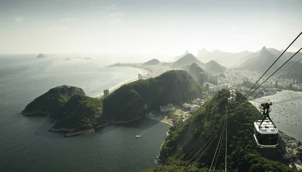 Vista do Rio de Janeiro a partir da montanha Sugarloaf, Brasil — Fotografia de Stock