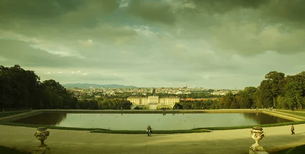 Vienna, Austria - September 14, 2014: Panorama of Schonbrunn pal — Stock Photo, Image