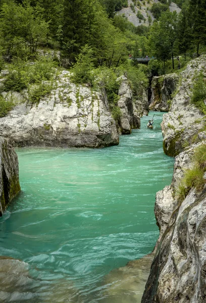 Kajakfahren auf dem Fluss Soca in Slowenien — Stockfoto
