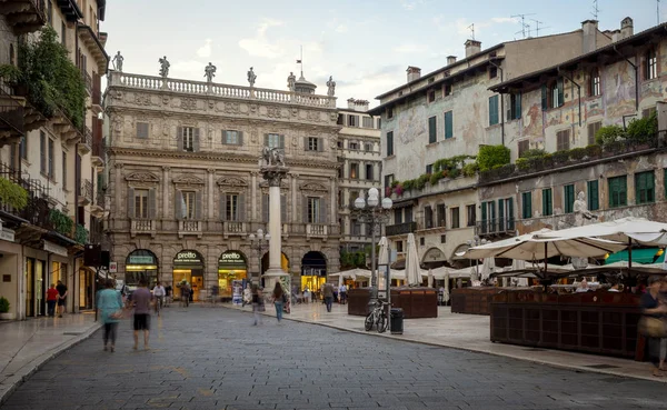 Panorama av bytorget i Verona i Italia – stockfoto