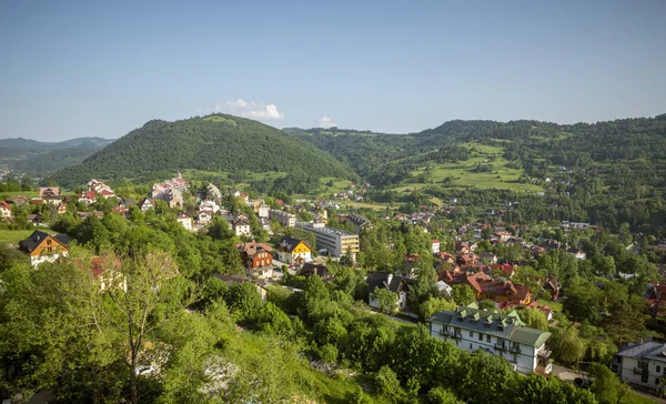 Panorama aéreo del pueblo de Szczawnica en Polonia — Foto de Stock