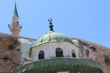 Milattan sonra 1781 yılında hizmete giren El Cezar Camii ve Akko, Osmanlı döneminde inşa edilen camiler arasında Kudüs dışındaki en büyük camidir.
