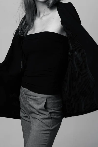 Чорно Біле Фото Крупним Планом Тіла Дівчини Модному Зображенні — стокове фото