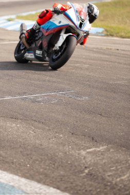 Çevre yolu güçlü spor bisiklet yarışı