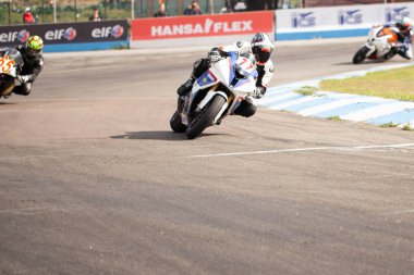 Çevre yolu güçlü spor bisiklet yarışı