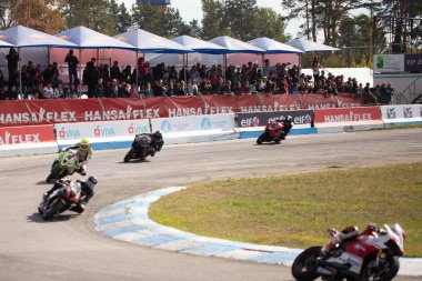 Çevre yolu güçlü spor bisiklet yarışı