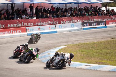 Çevre yolu güçlü spor bisiklet yarışı