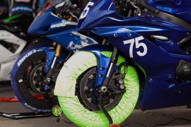 Çevre yolu güçlü spor bisiklet yarışı