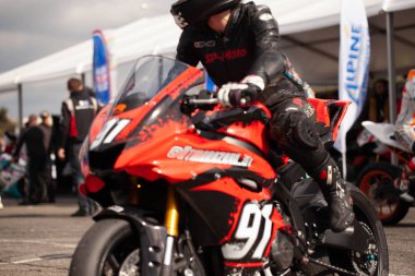 Çevre yolu güçlü spor bisiklet yarışı