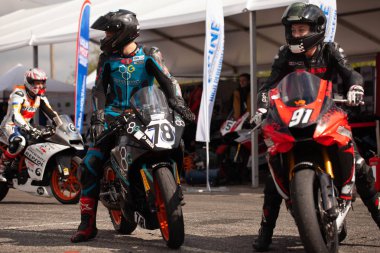 Çevre yolu güçlü spor bisiklet yarışı