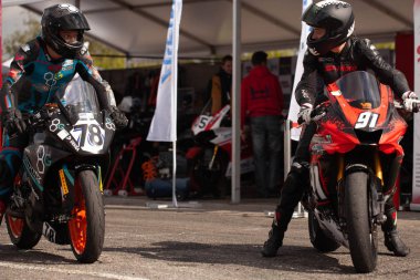 Çevre yolu güçlü spor bisiklet yarışı