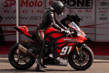 Çevre yolu güçlü spor bisiklet yarışı