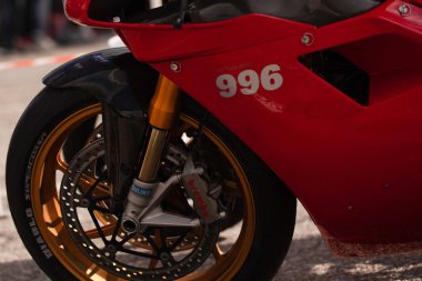 Çevre yolu güçlü spor bisiklet yarışı