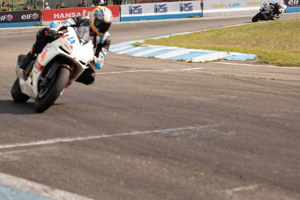 クローズ アップ レースで強力なスポーツのオートバイ — ストック写真