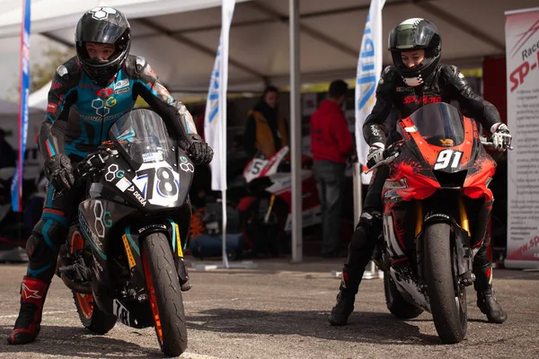 Çevre yolu güçlü spor bisiklet yarışı