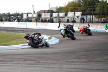 Moda ve şık stüdyo yakın çekim bir modelinde fotoğrafı