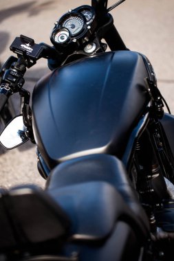 Moda ve şık stüdyo yakın çekim bir modelinde fotoğrafı