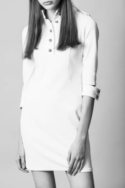 Moda giysiler yakın çekim, yüzü olmayan bir model fotoğrafı.