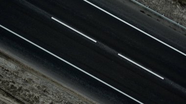 Yolda araba. Yukarıdan görüntülemek