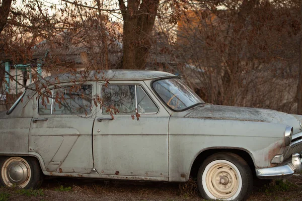 Photo Une Vieille Voiture Dans Village — Photo