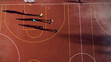 Güzel kuş gözü fotoğrafı. Drone üzerinde yapılmıştır. Yükseklikten arazi